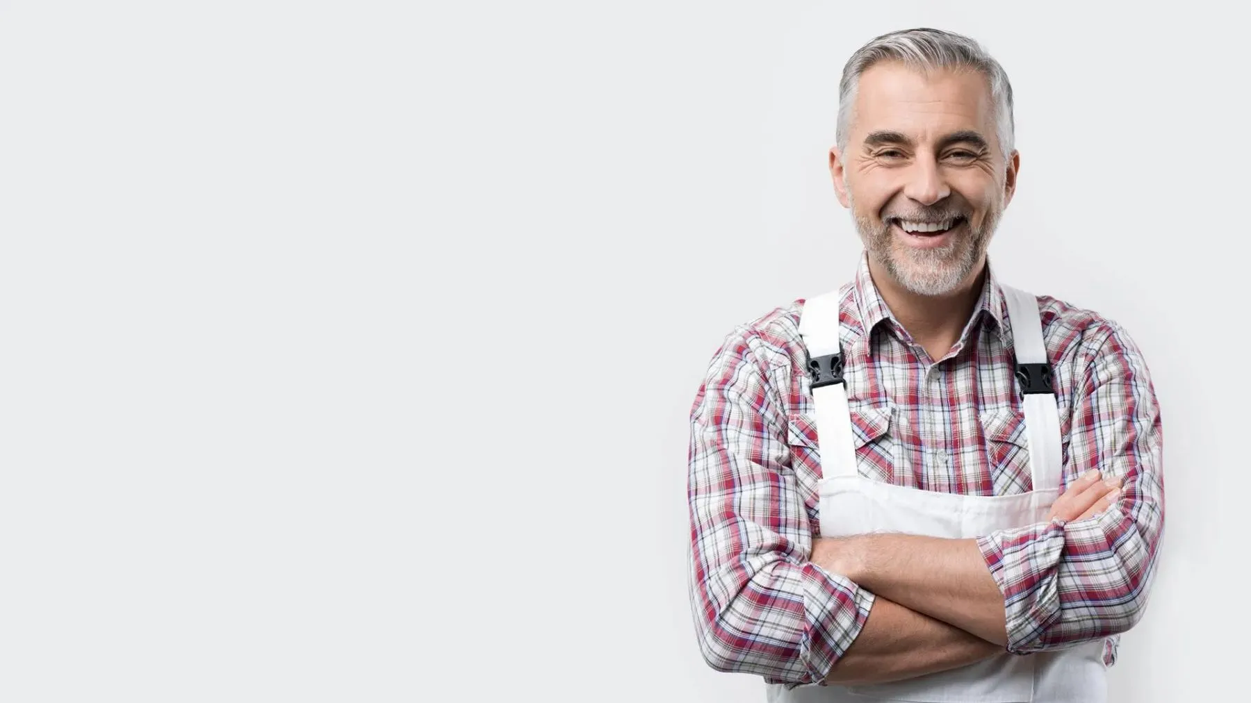 Lächelndes professionelles Malerporträt
